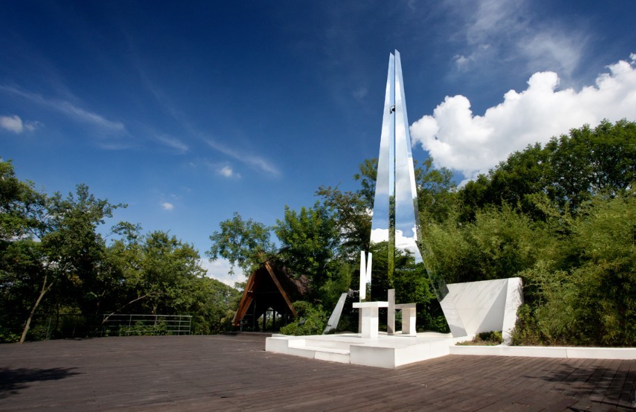 月湖雕塑解析—小教堂