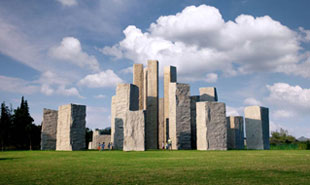 上海月湖雕塑公园 上海月湖雕塑公园-巨石林